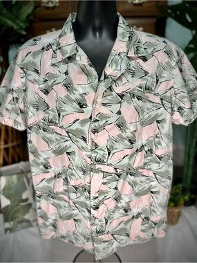 STRANGER THINGS Casual Short-Sleeve Button-Down Shirt in Sage Green & Pale Pink